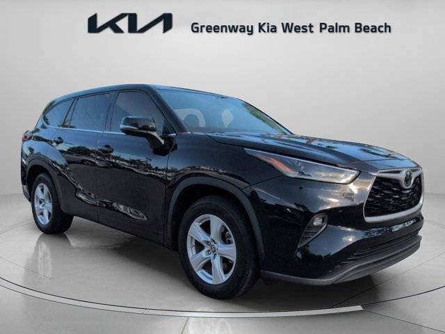 2021 Toyota Highlander LE FWD photo