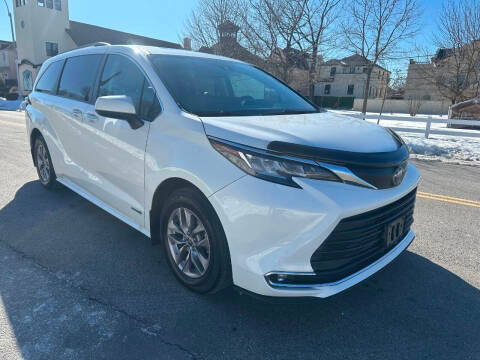 2021 Toyota Sienna XLE FWD photo