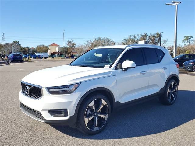 2022 Volvo XC40 Momentum AWD photo