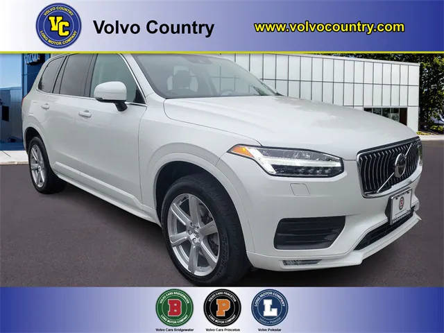 2022 Volvo XC90 Momentum AWD photo