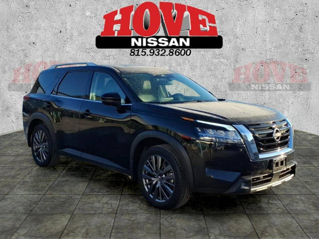 2022 Nissan Pathfinder SL 4WD photo