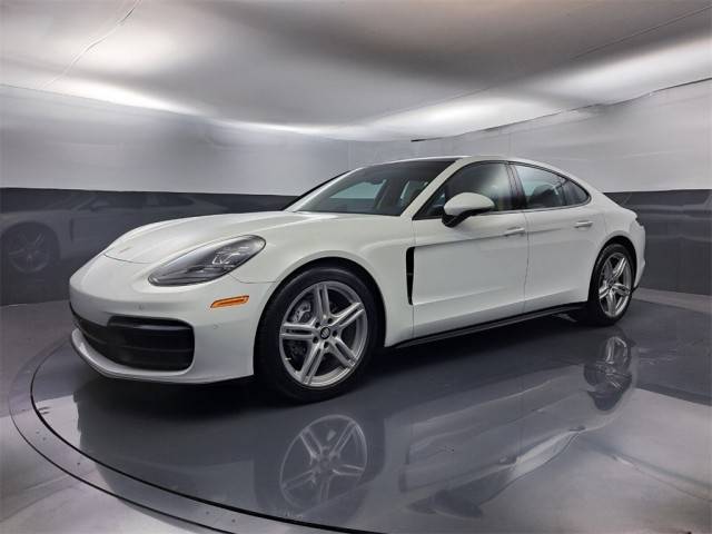 2021 Porsche Panamera  RWD photo