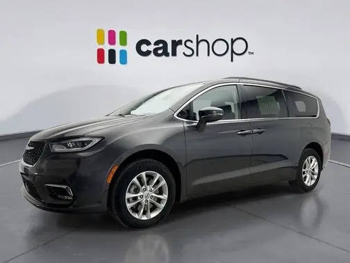 2021 Chrysler Pacifica Minivan Touring AWD photo