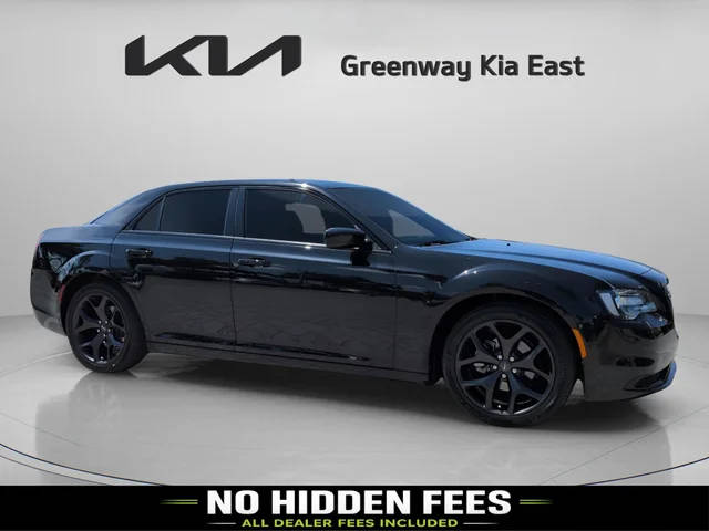 2021 Chrysler 300 Touring RWD photo
