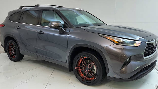 2021 Toyota Highlander XLE AWD photo