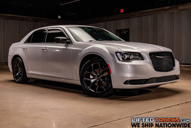 2021 Chrysler 300 Touring RWD photo
