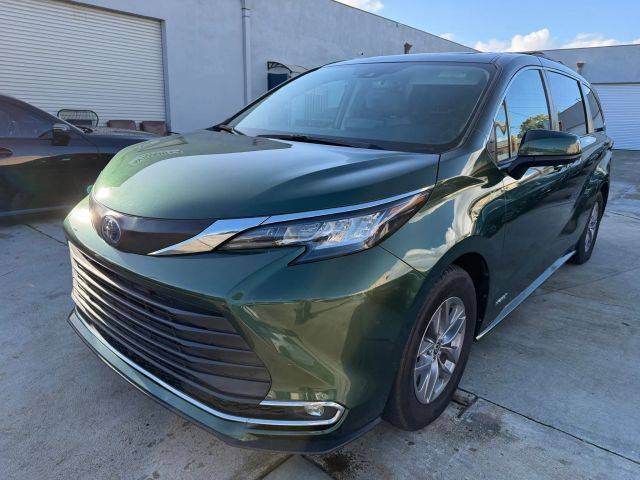 2021 Toyota Sienna XLE FWD photo