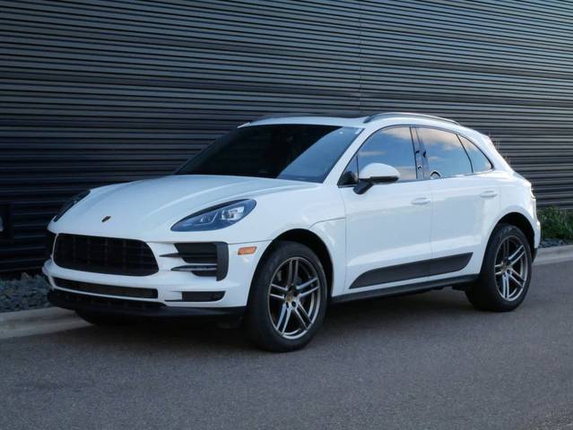 2021 Porsche Macan  AWD photo