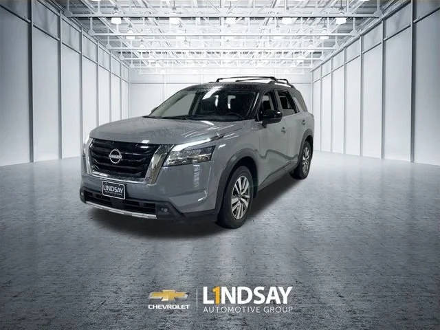 2022 Nissan Pathfinder SL 4WD photo