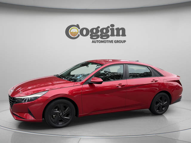 2022 Hyundai Elantra SEL FWD photo