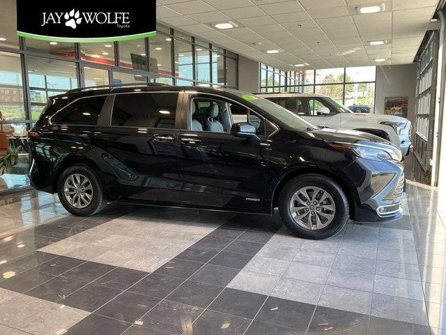 2021 Toyota Sienna XLE FWD photo