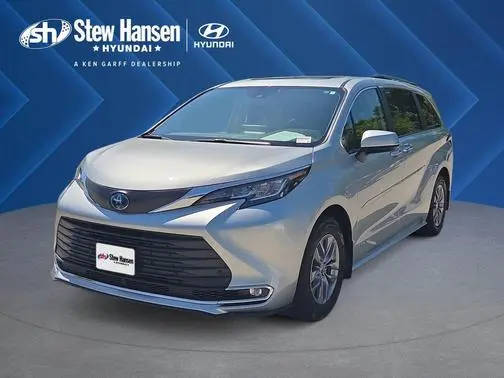 2021 Toyota Sienna XLE FWD photo