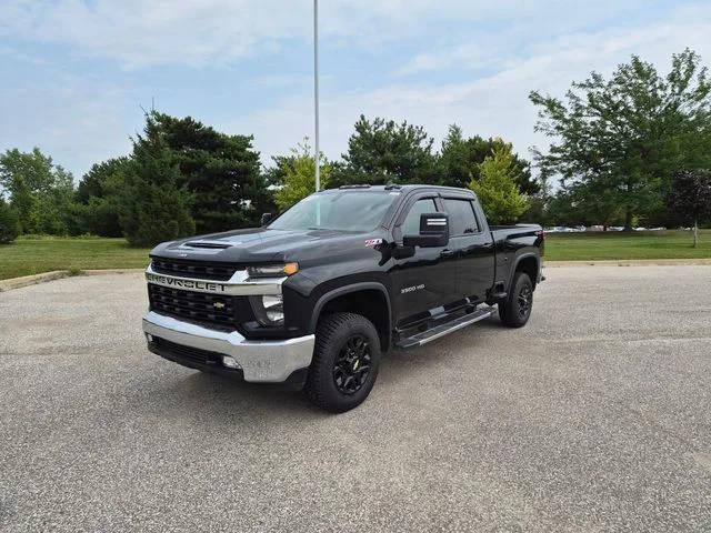 2022 Chevrolet Silverado 3500HD LT 4WD photo