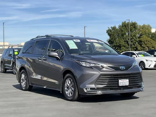 2021 Toyota Sienna XLE FWD photo