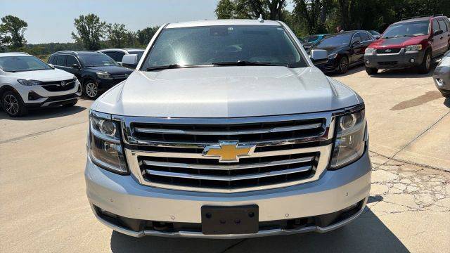2019 Chevrolet Suburban LT 4WD photo
