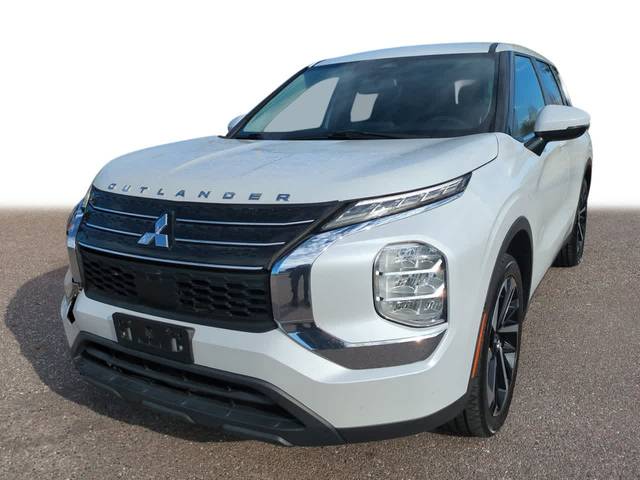 2022 Mitsubishi Outlander ES FWD photo