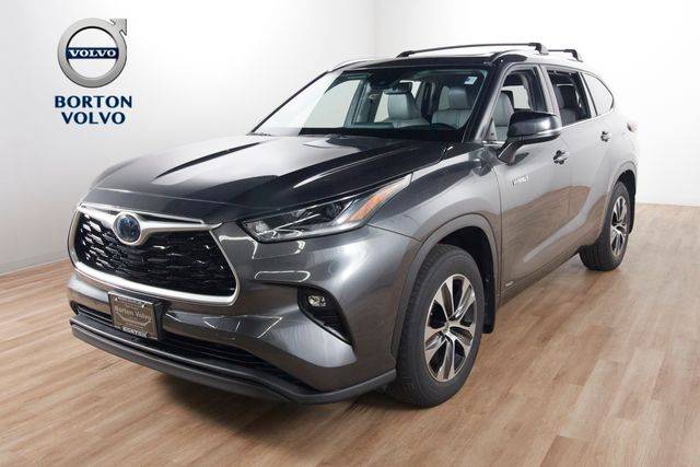 2021 Toyota Highlander Hybrid XLE AWD photo