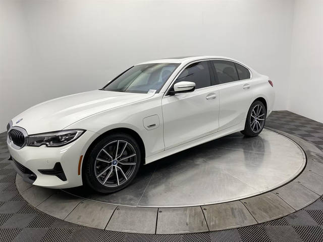 2022 BMW 3 Series 330e RWD photo