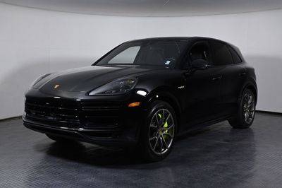 2022 Porsche Cayenne Turbo S E-Hybrid AWD photo