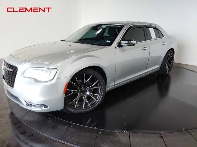 2020 Chrysler 300 Limited RWD photo