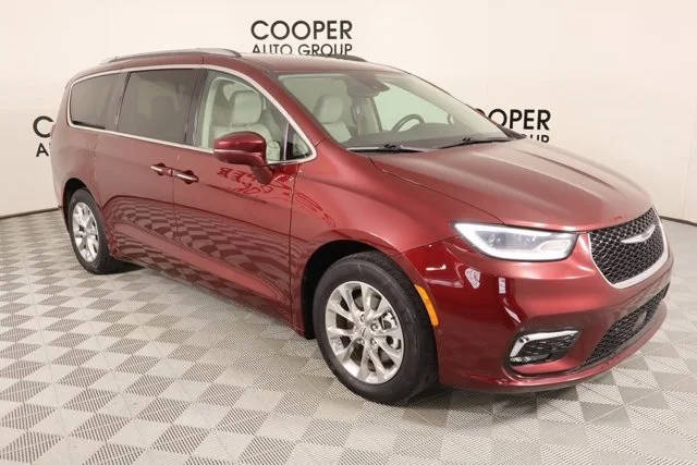 2021 Chrysler Pacifica Minivan Touring L FWD photo