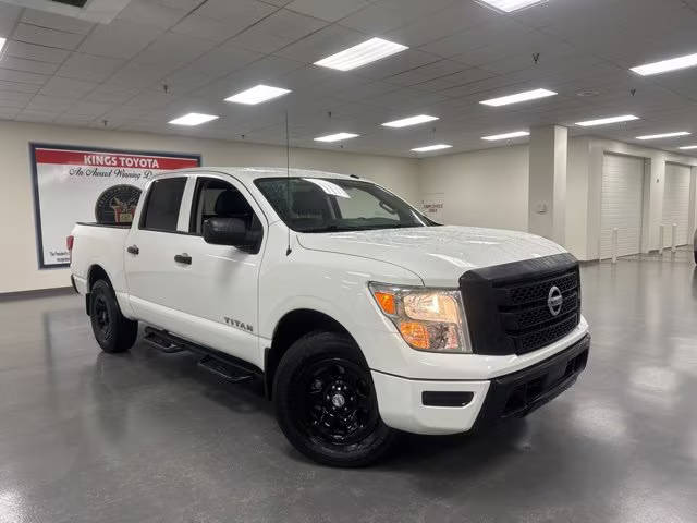 2021 Nissan Titan S 4WD photo