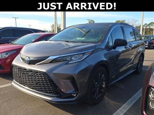 2021 Toyota Sienna XSE FWD photo
