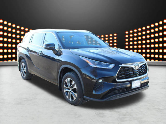 2021 Toyota Highlander XLE AWD photo