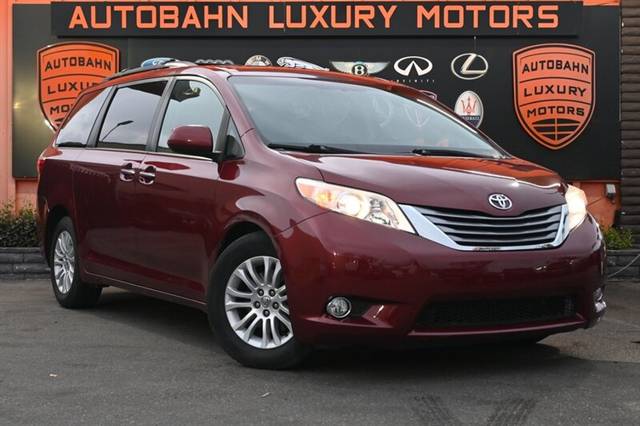 2015 Toyota Sienna XLE Premium FWD photo