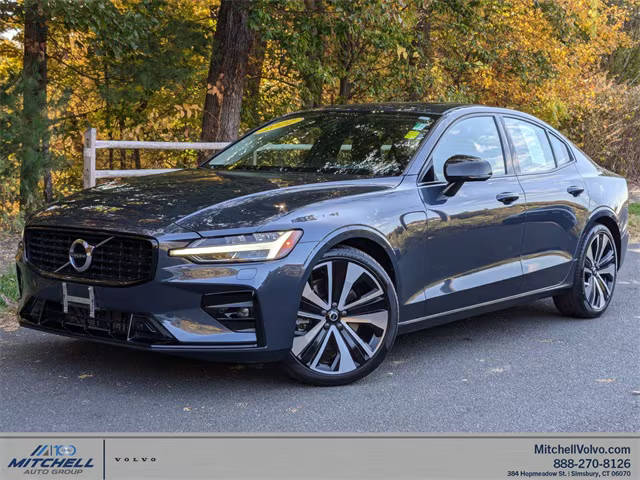 2022 Volvo S60 Momentum AWD photo