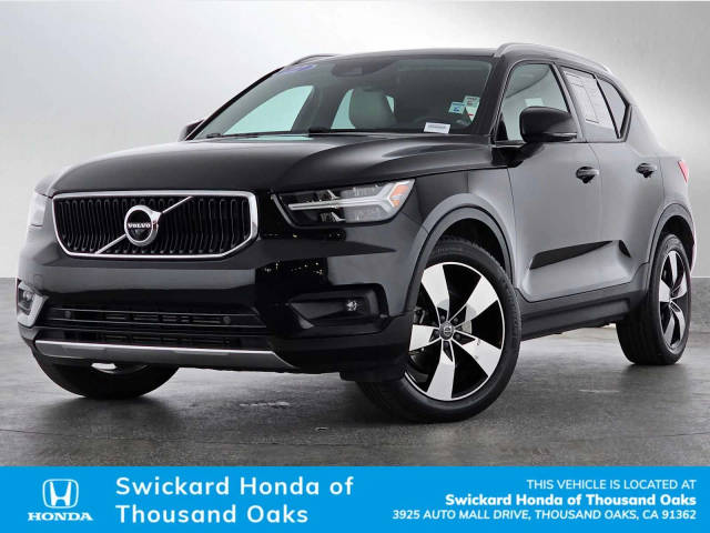 2022 Volvo XC40 Momentum AWD photo