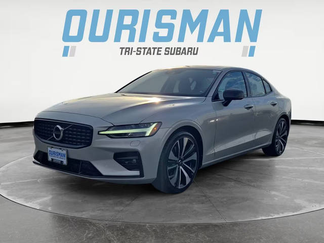 2022 Volvo S60 Momentum FWD photo