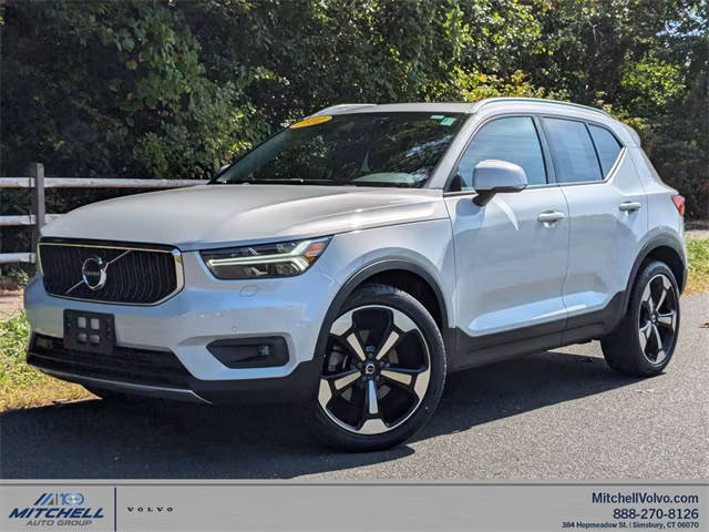 2022 Volvo XC40 Momentum AWD photo