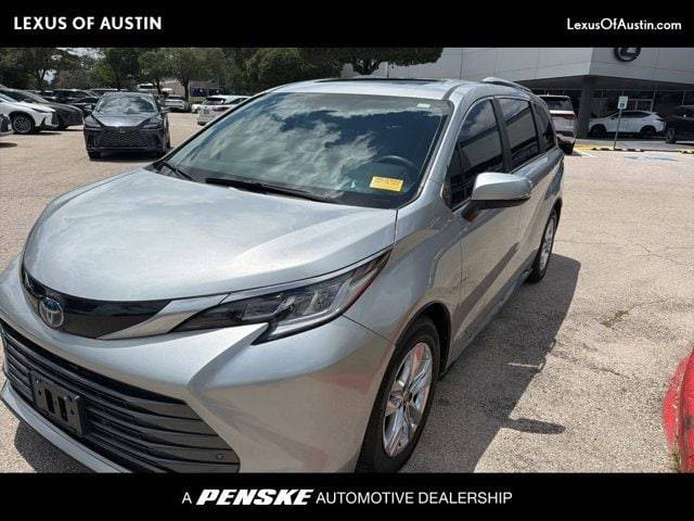 2021 Toyota Sienna Limited AWD photo