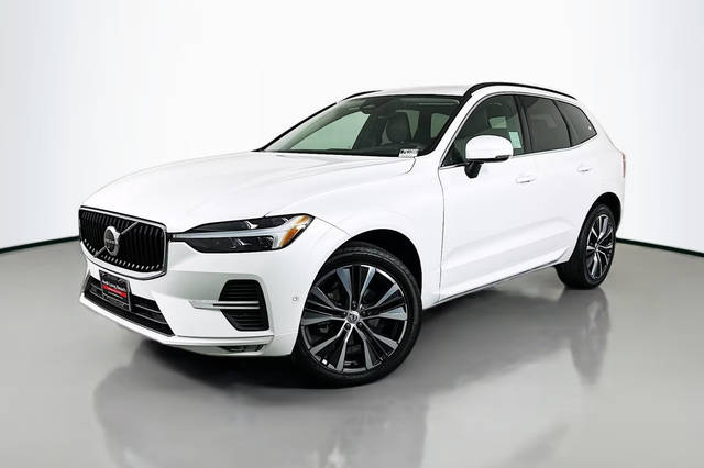 2022 Volvo XC60 Momentum AWD photo