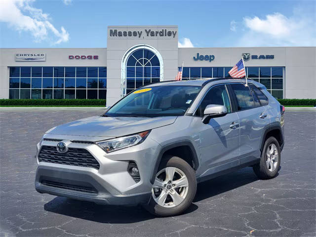 2021 Toyota RAV4 XLE FWD photo