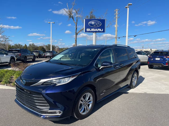 2021 Toyota Sienna Limited FWD photo