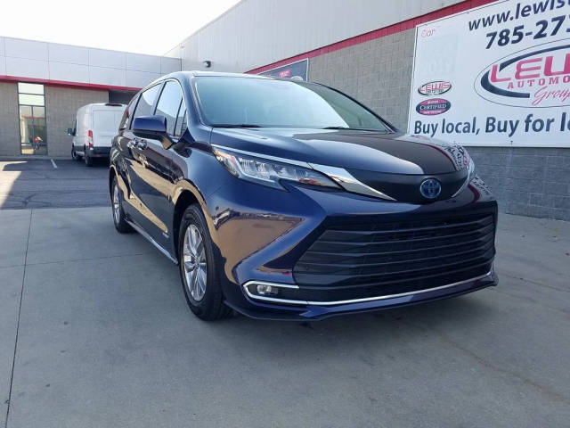 2021 Toyota Sienna XLE FWD photo