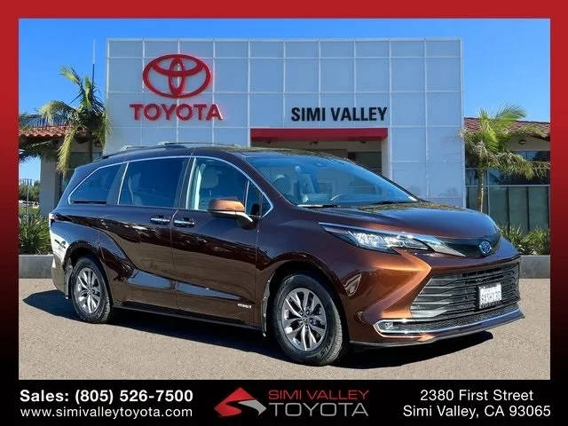 2021 Toyota Sienna XLE FWD photo