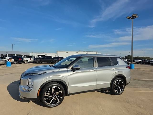 2022 Mitsubishi Outlander SE FWD photo