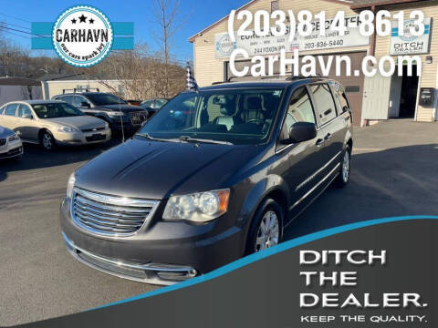 2016 Chrysler Town and Country Touring FWD photo