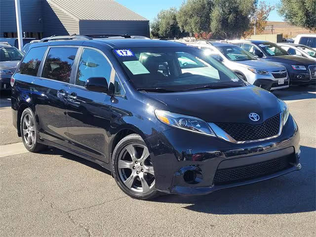 2017 Toyota Sienna SE FWD photo