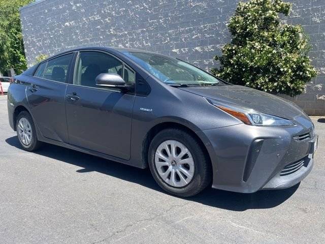 2020 Toyota Prius LE FWD photo