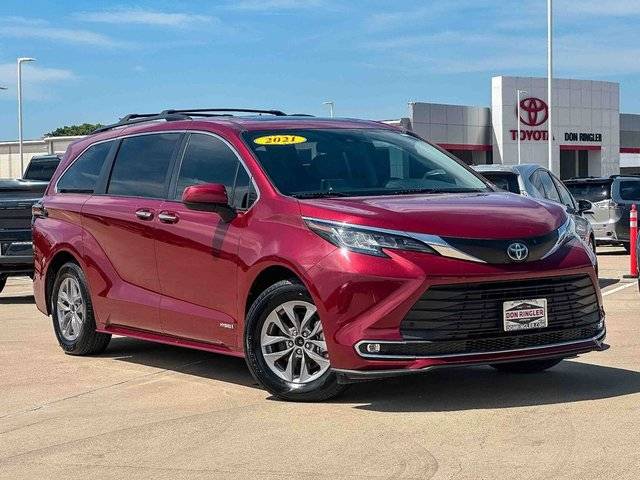2021 Toyota Sienna XLE FWD photo