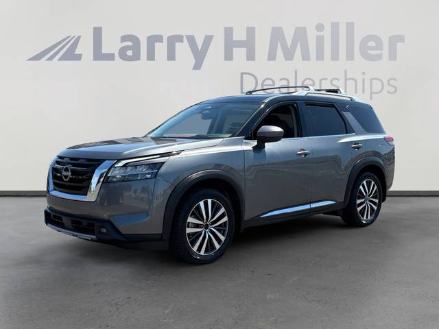 2022 Nissan Pathfinder Platinum FWD photo