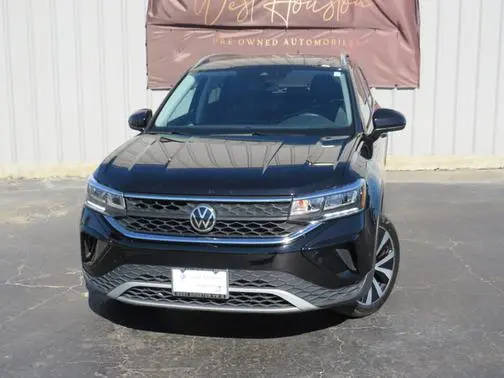 2022 Volkswagen Taos SE FWD photo
