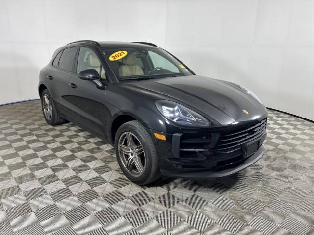 2021 Porsche Macan  AWD photo