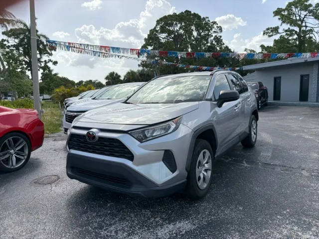 2021 Toyota RAV4 LE AWD photo