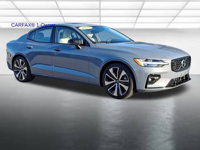 2022 Volvo S60 Momentum AWD photo