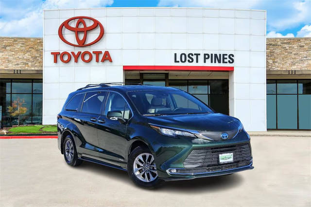 2021 Toyota Sienna XLE FWD photo